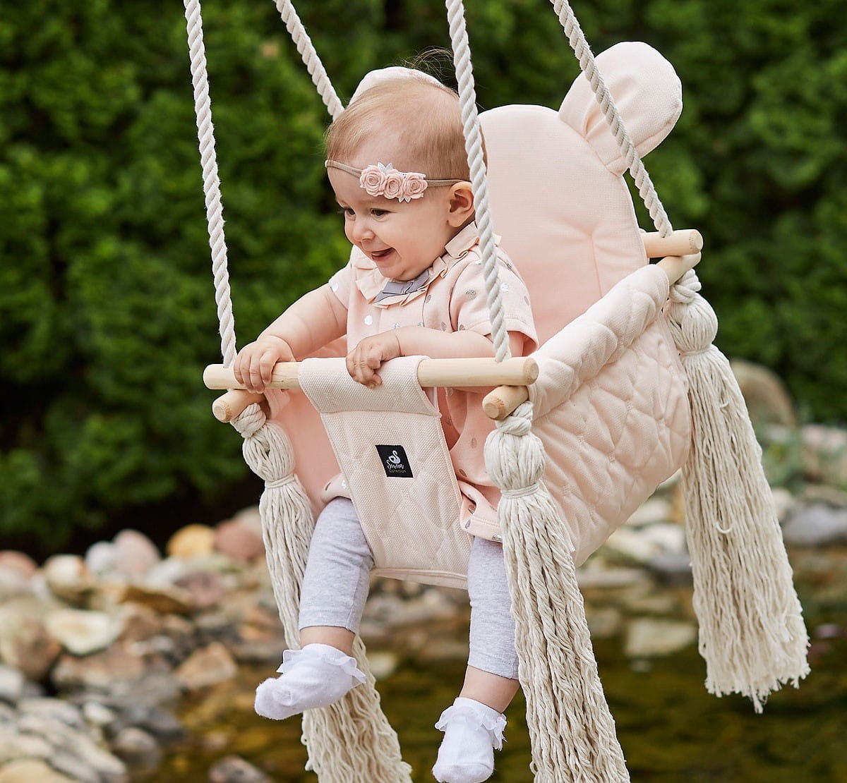 Huśtawka Velvetswing zapewni fantastyczną zabawę w mieszkaniu.