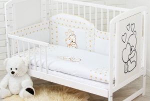 czy ochraniacz do łóżeczka jest potrzebny